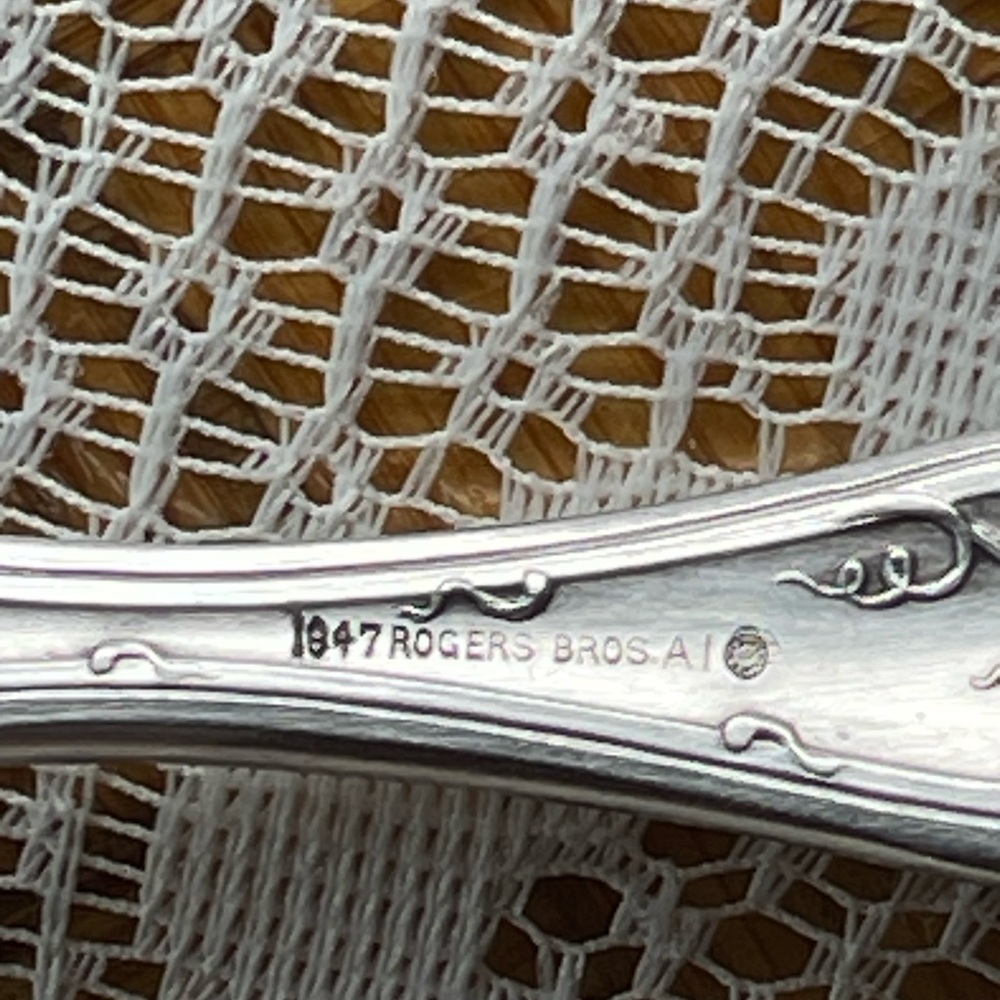 Rogers Brothers vintage silver plated serving spoon & butter knife - Picture 4 of 11